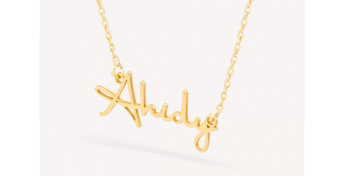 Collar con Nombre: Joya Única y Personalizada